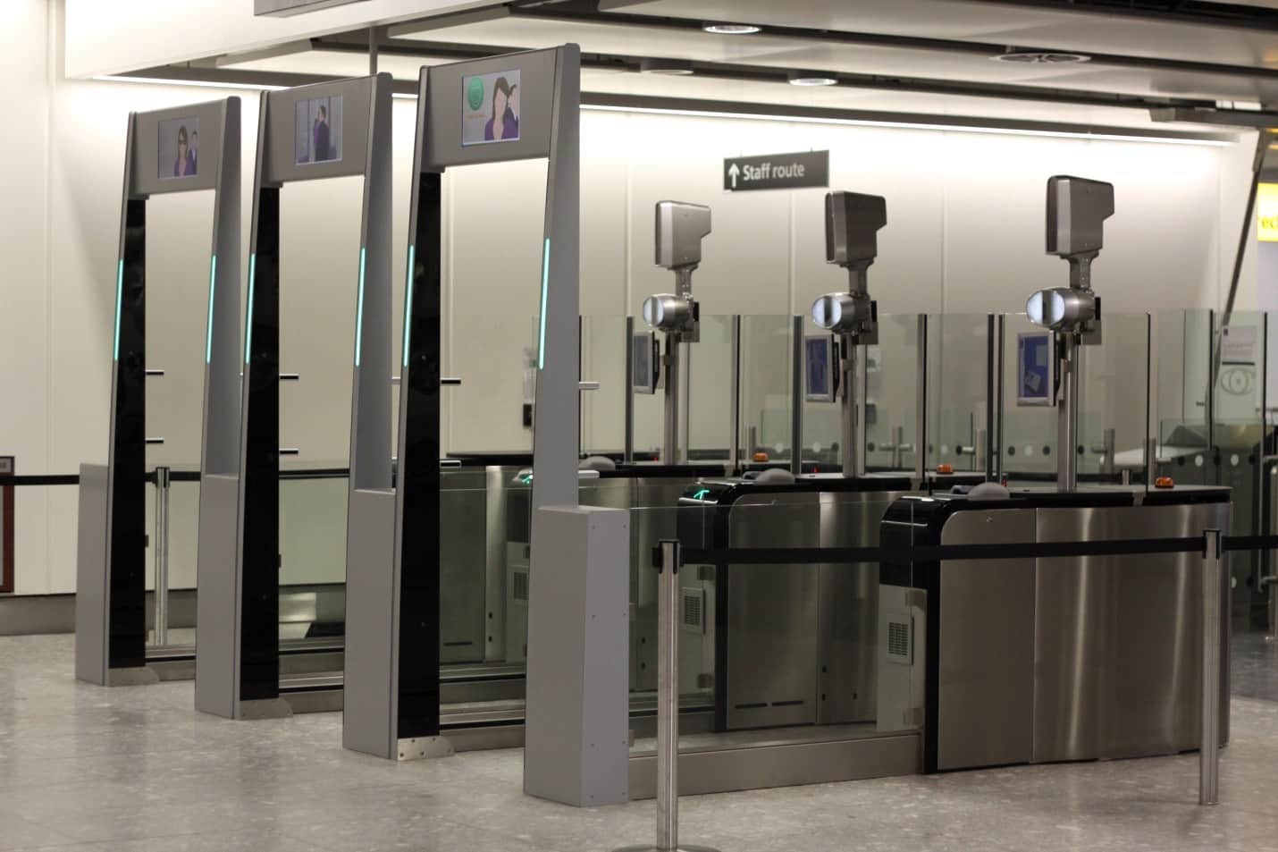 Heathrow_Terminal_4_ePassport_gates
