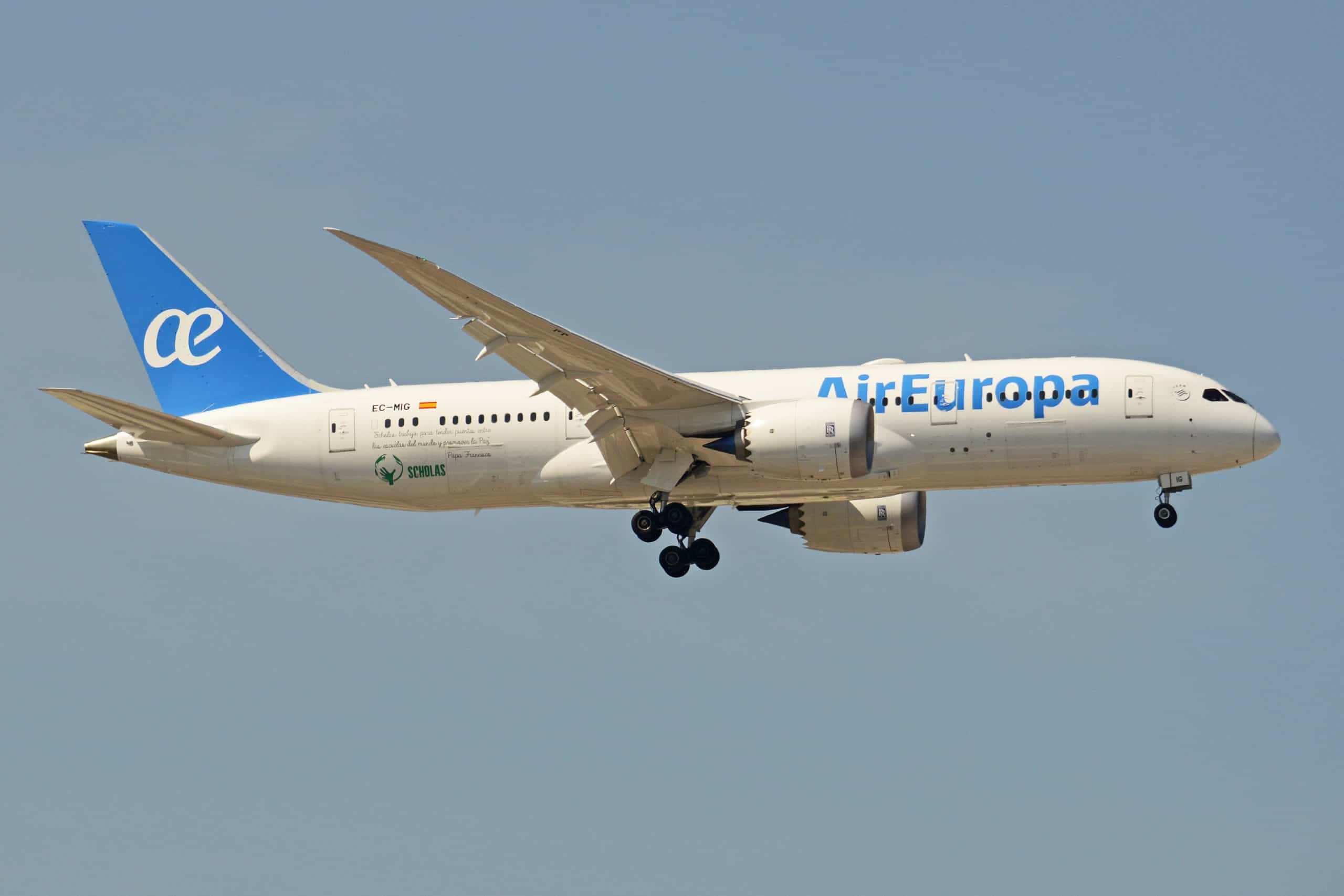 Boeing_787-8_‘EC-MIG’_Air_Europa_(27188864746)
