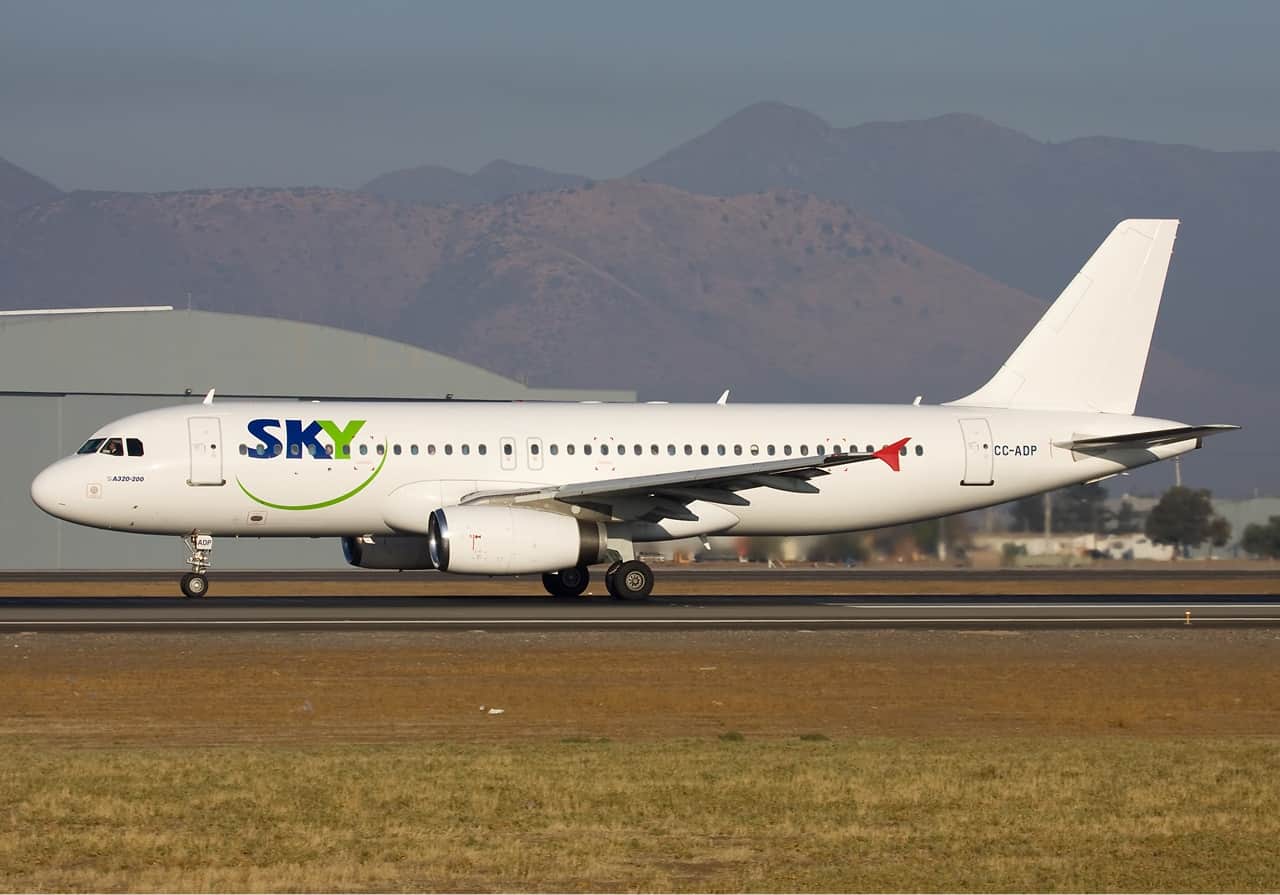 Sky_Airline_Airbus_A320_Simon