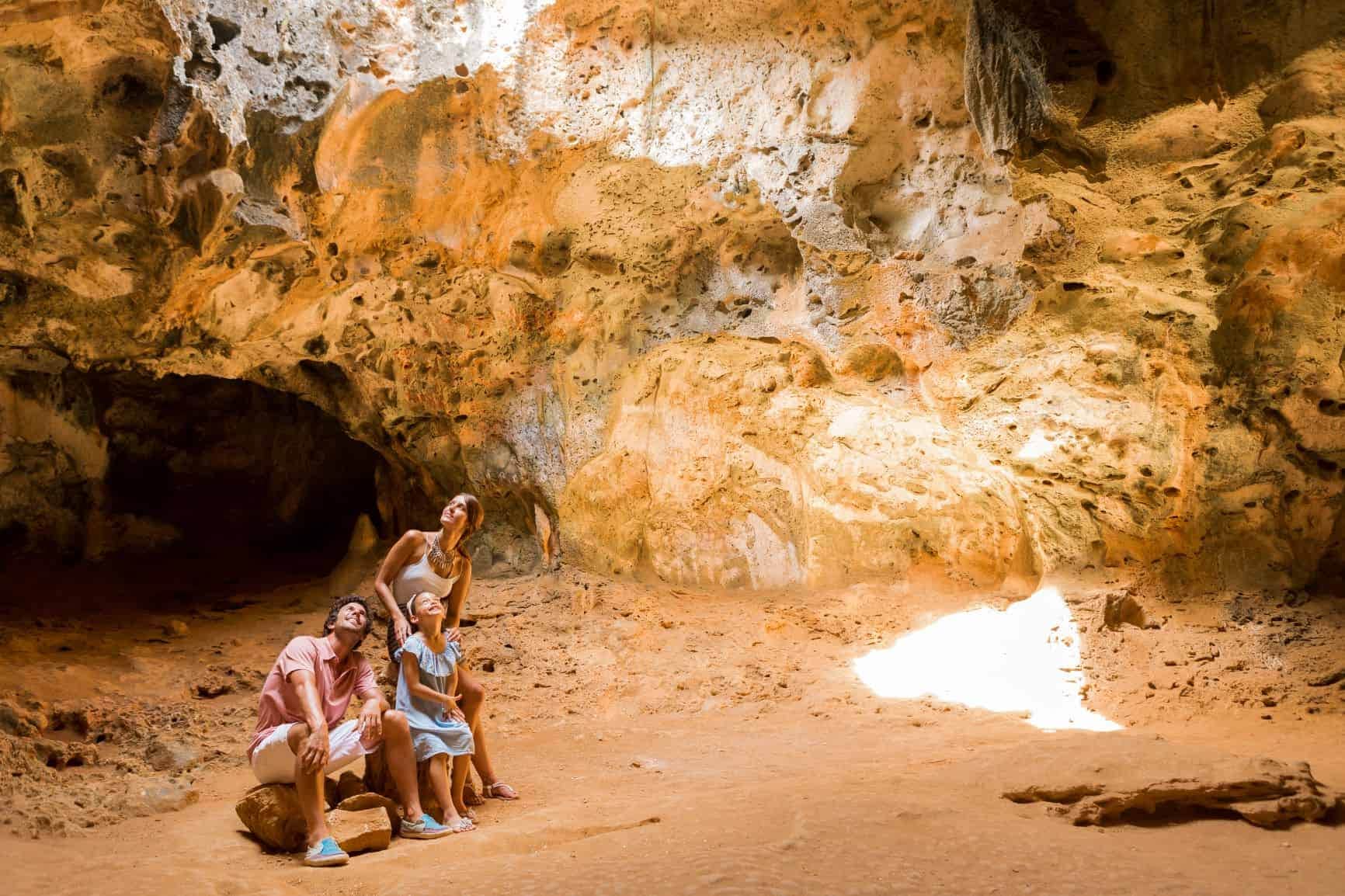 Family in the Guadirikiri Cave (1) _ baja