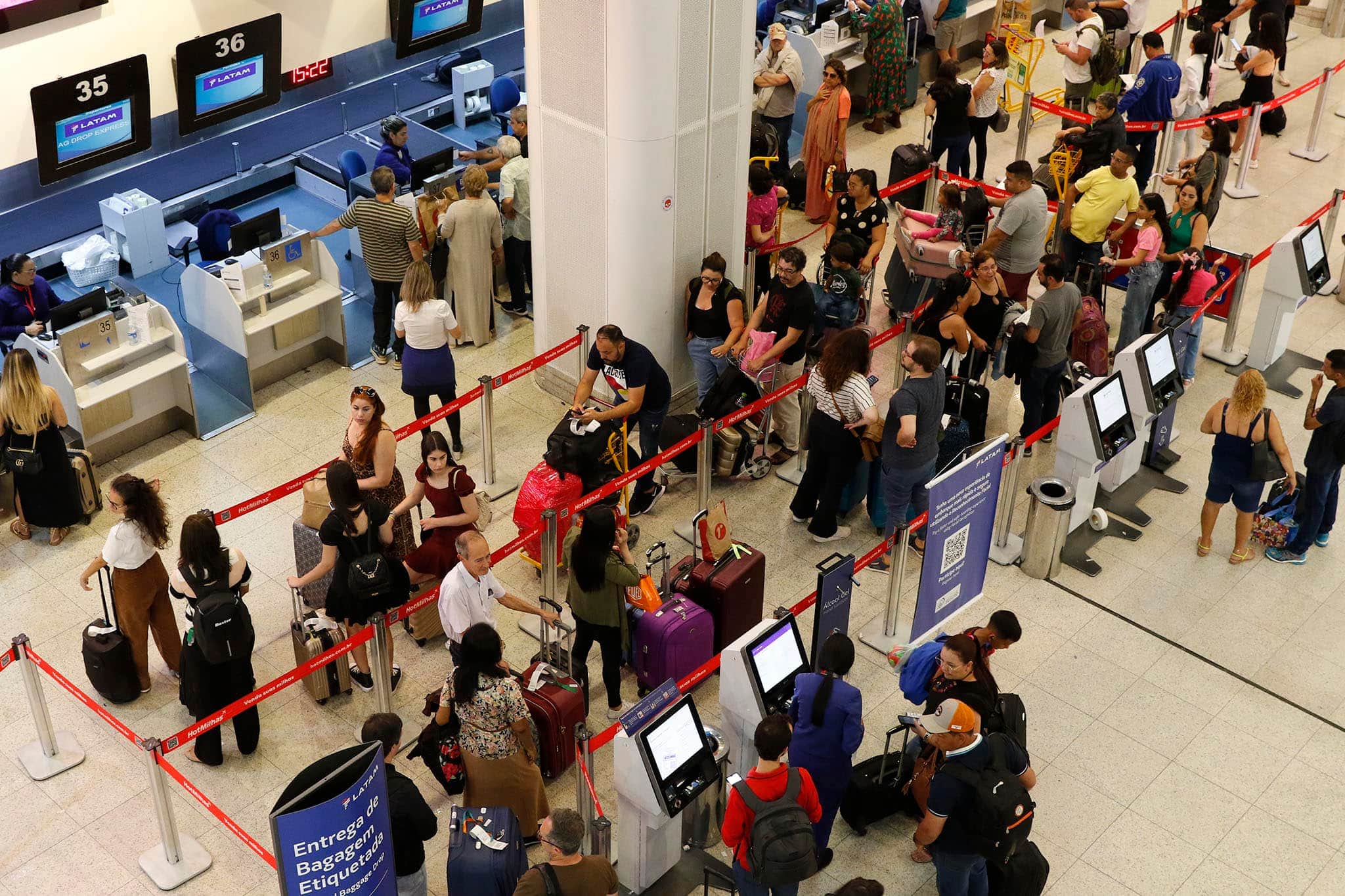 Movimento intenso de passageiros no Aeroporto Santos Dumont