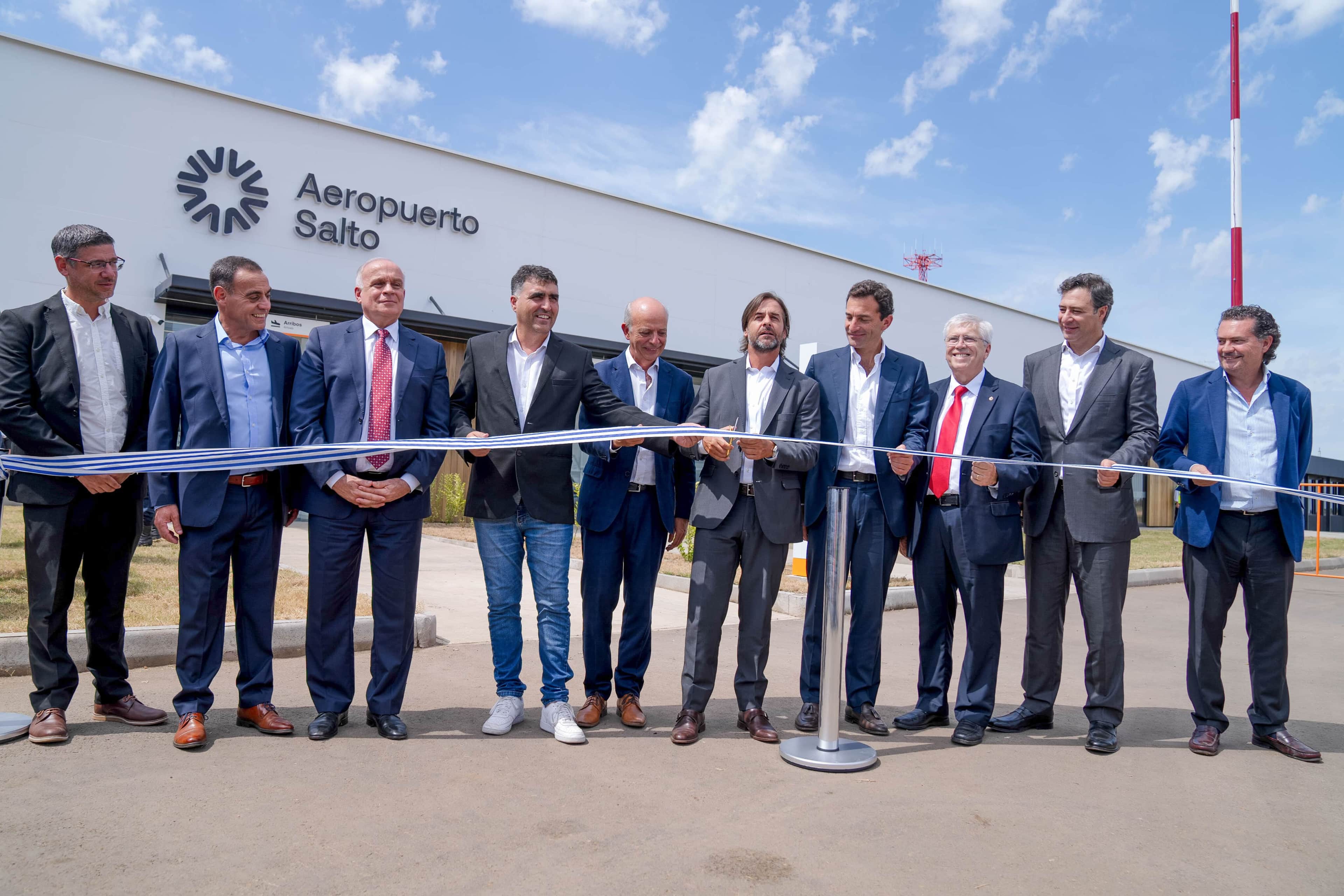Corte de cinta_Inauguración Aeropuertode Salto (1)