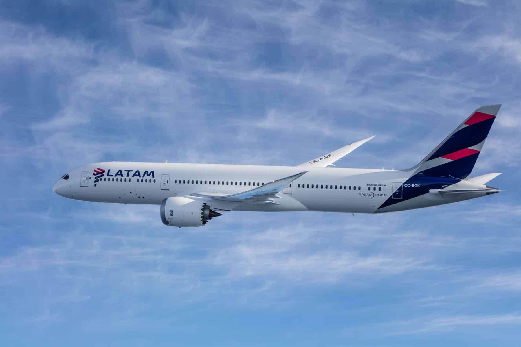 LATAM Boeing 787-9 Dreamliner