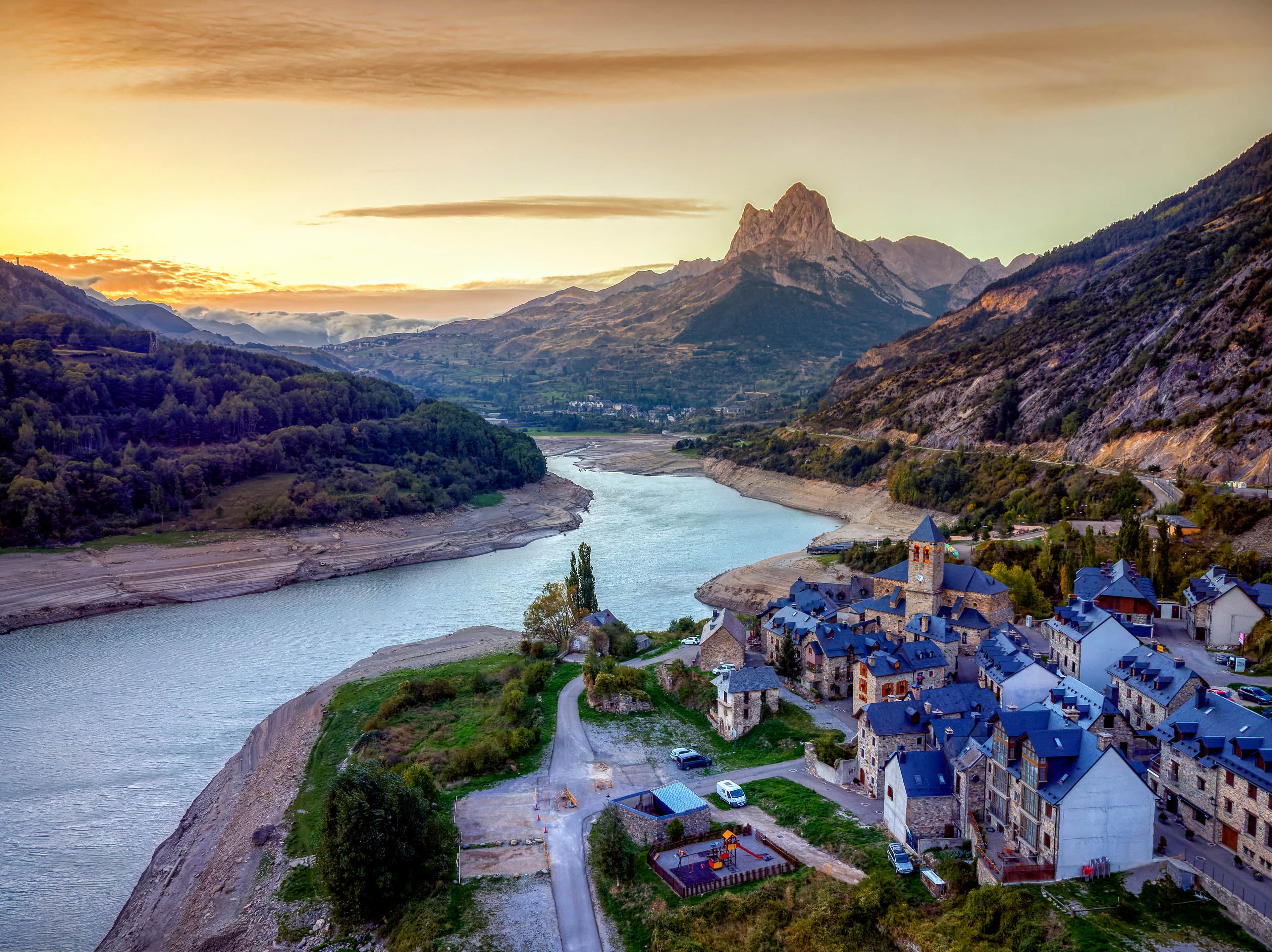 Aerial view of Lanuza in Huesca at dawn.