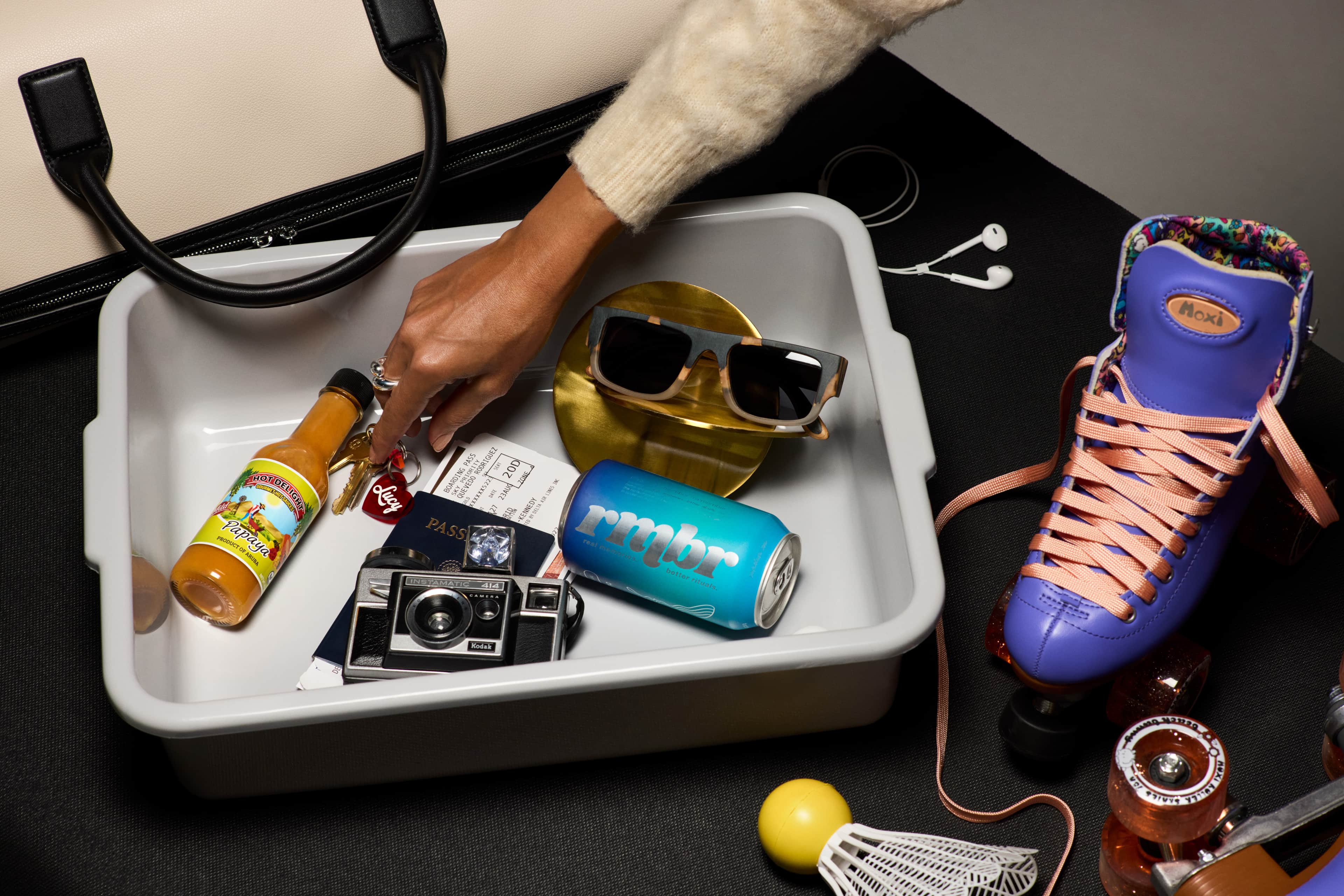 RShop_SetUp5_TSA_StillLife_Hands_077_v2