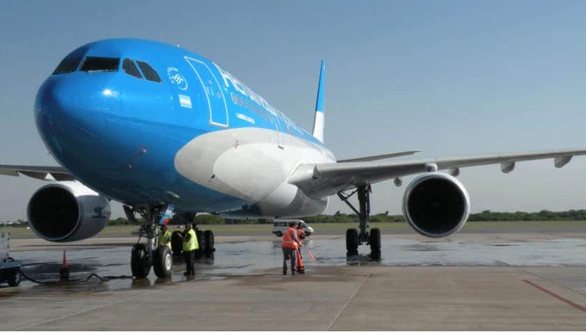 Aerolíneas Argentinas: Ola de contagios de COVID-19 podría provocar cancelaciones y reprogramaciones en los próximos días