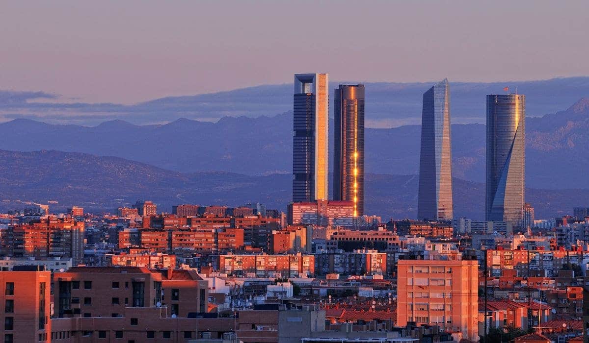 Madrid supera a Barcelona como la ciudad más competitiva en turismo según el informe UrbanTUR 2022-1