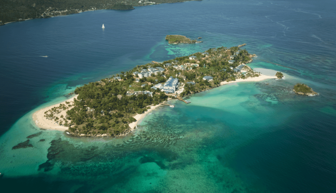 A solo a 5 km de la Península de Samaná, Cayo Levantado Resort abrió sus puertas en República Dominicana