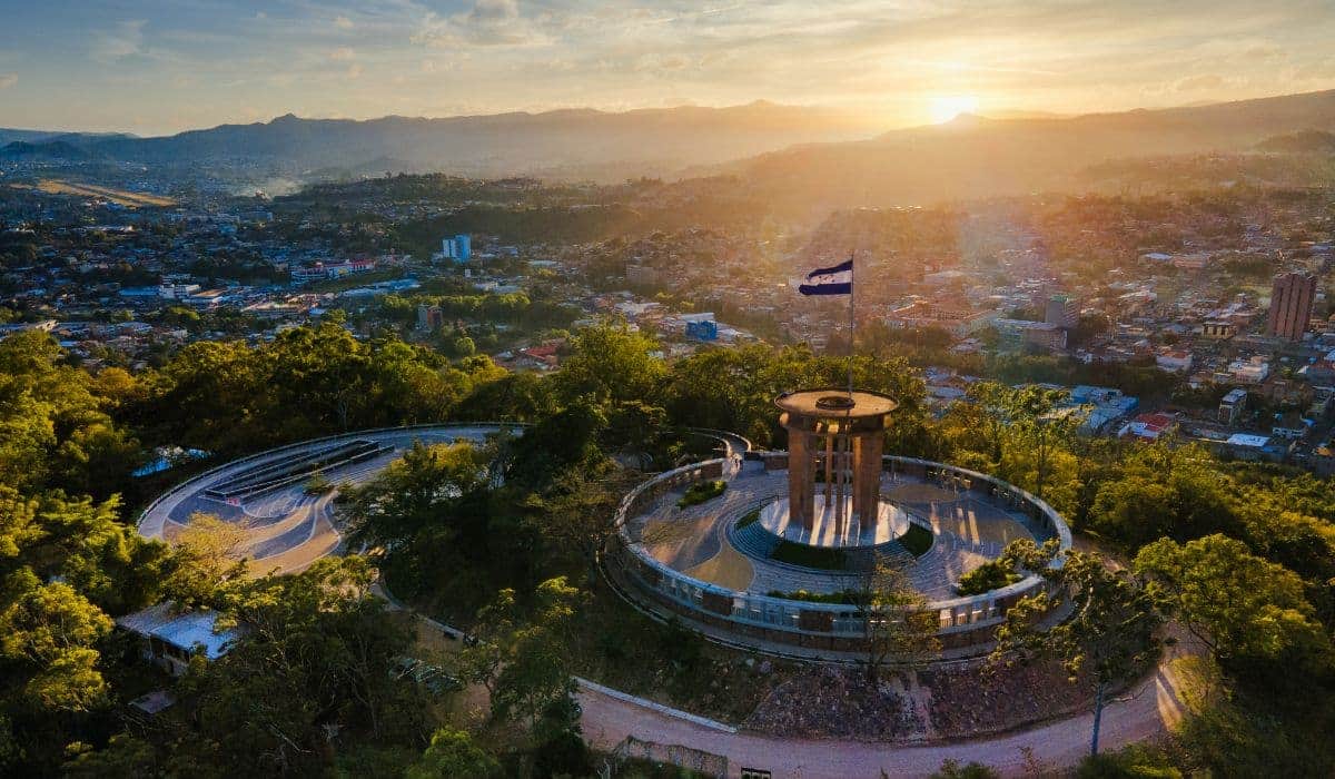 Honduras recibió 1.2 millones de visitantes en el primer semestre de 2023, un 35% más de personas en comparación a 2022-1