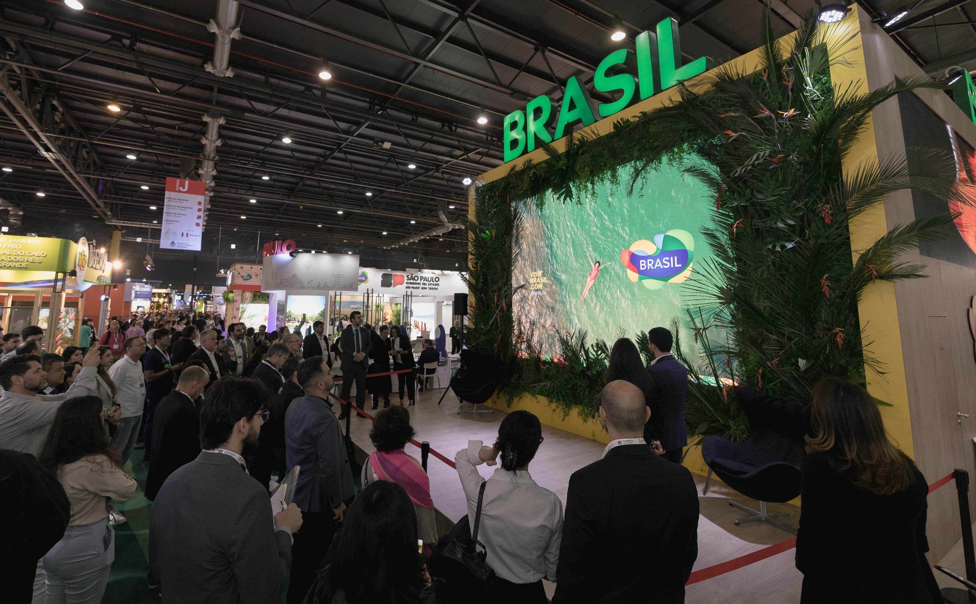 Disfrutá, viví y sentí Embratur lanza nueva campaña para promocionar la diversidad de Brasil en el mercado regional-1