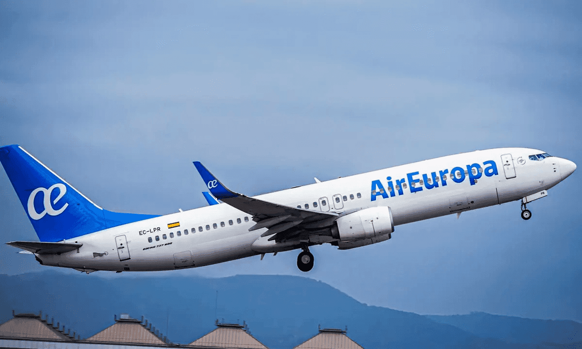 Air-Europa-transportará-toneladas-de-material-educativo-America-Latina-1