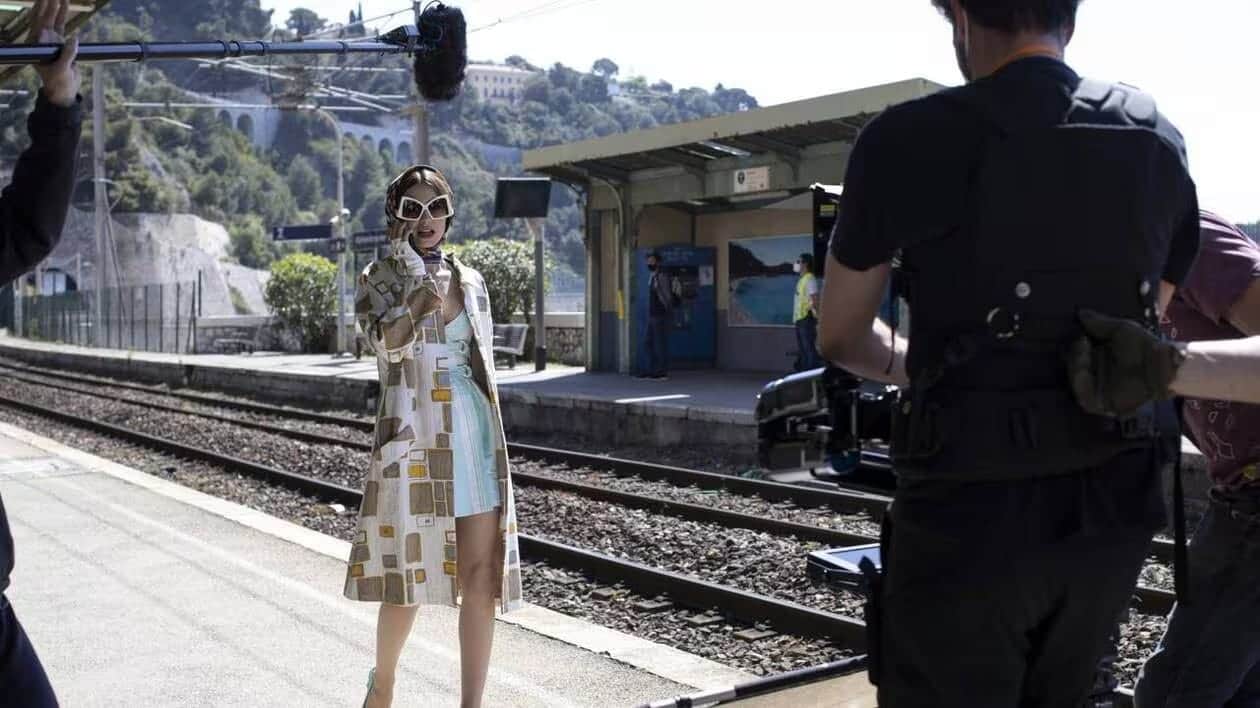 Atout France y Netflix se unen para promover la imagen de Francia con una nueva campaña y colección de guías turísticas-2
